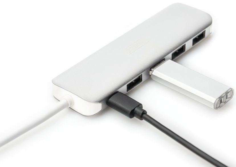 Хаб DIGITUS USB-C на 4 порта USB 3.0 с USB-C Power Delivery (DA-70242-1)