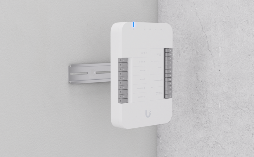 Хаб управления дверью Ubiquiti UniFi Door Hub UA-Hub-Door PoE++ 5&times;GbE, 4 PoE+ выхода, до 6000 пользователей (UA-Hub-Door)