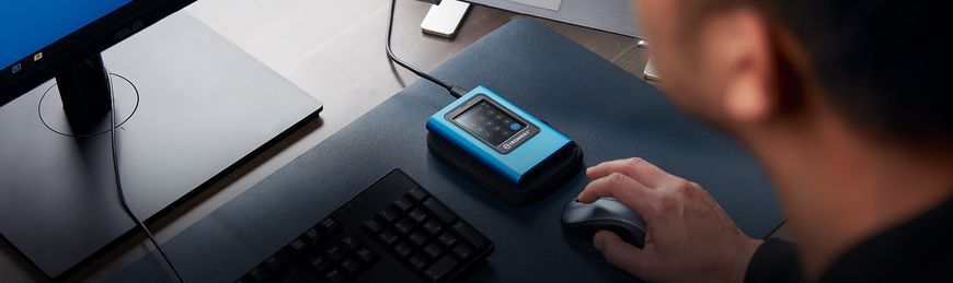 Внешний SSD Kingston IronKey Vault Privacy 80 960 ГБ USB 3.2 Gen 1 с шифрованием XTS-AES 256 бит (IKVP80ES/960G)