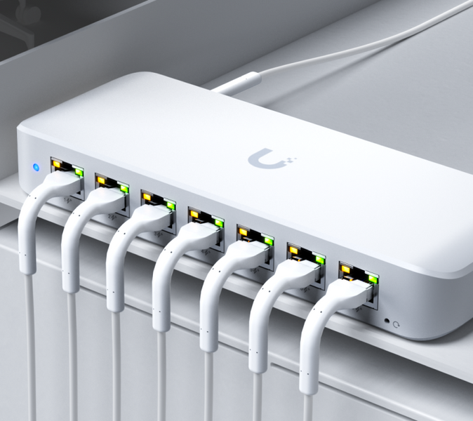 Коммутатор Ubiquiti UniFi USW-Ultra-210W 8&times;GbE, 7&times;PoE+ 202 Вт, L2 (USW-ULTRA-210W-EU)